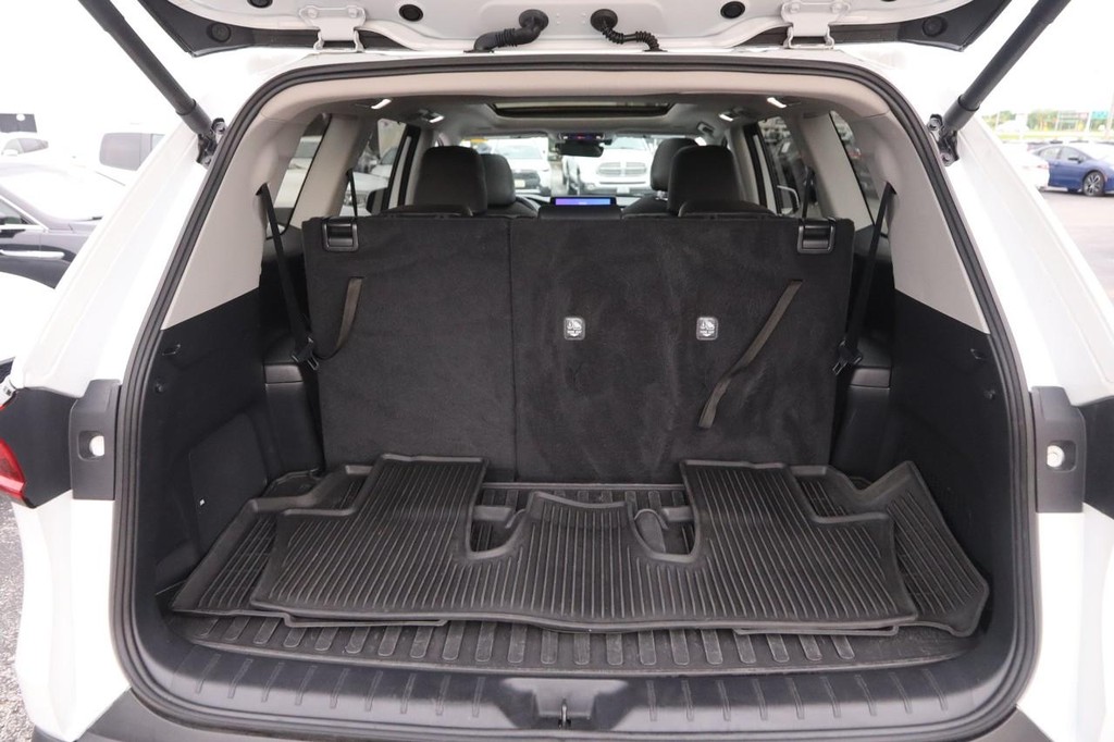 Toyota Grand Highlander Vehicle Full-screen Gallery Image 8