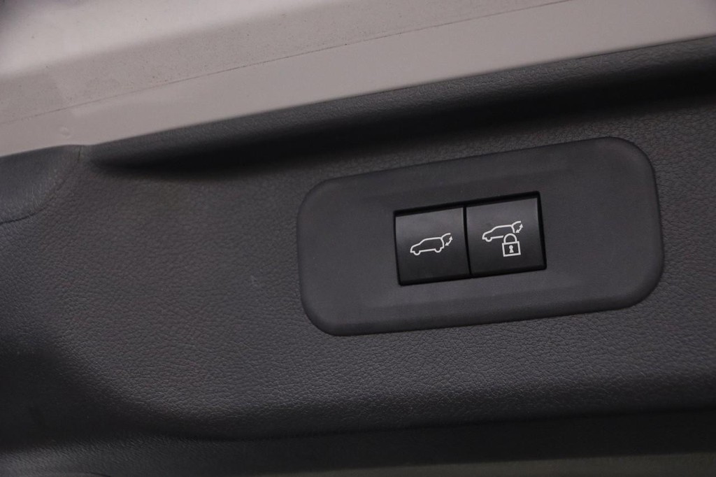 Toyota Grand Highlander Vehicle Full-screen Gallery Image 9