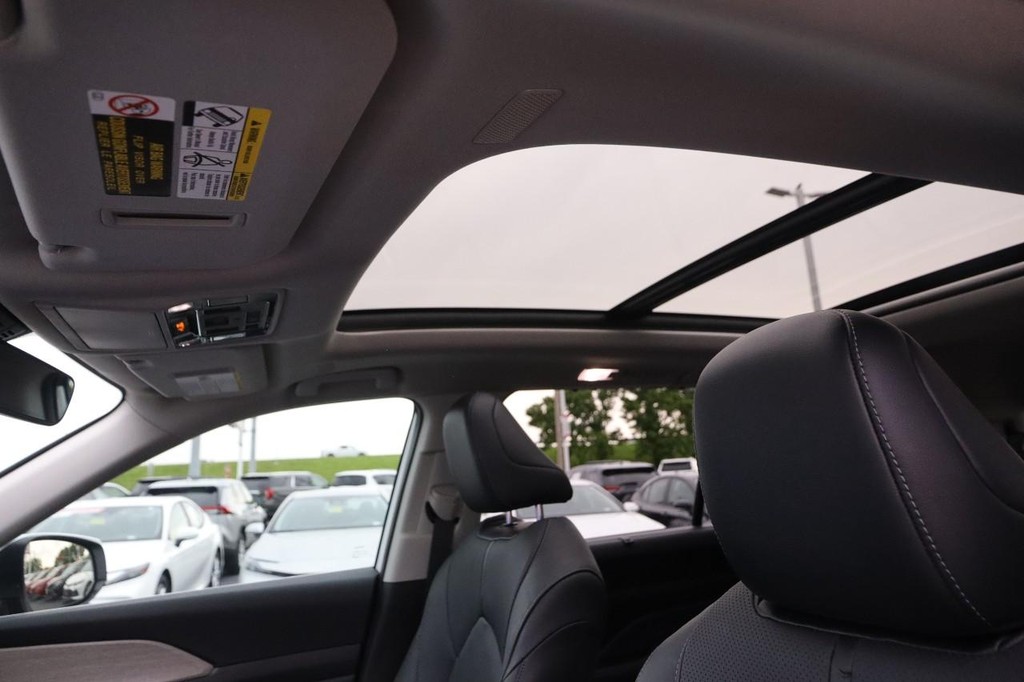 Toyota Grand Highlander Vehicle Full-screen Gallery Image 10