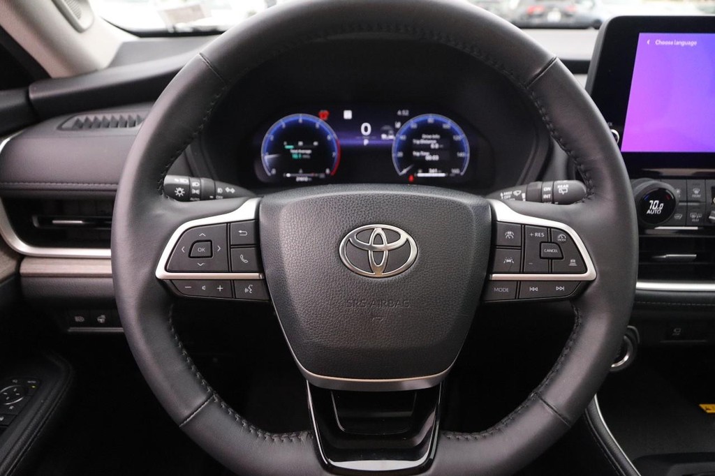 Toyota Grand Highlander Vehicle Full-screen Gallery Image 14