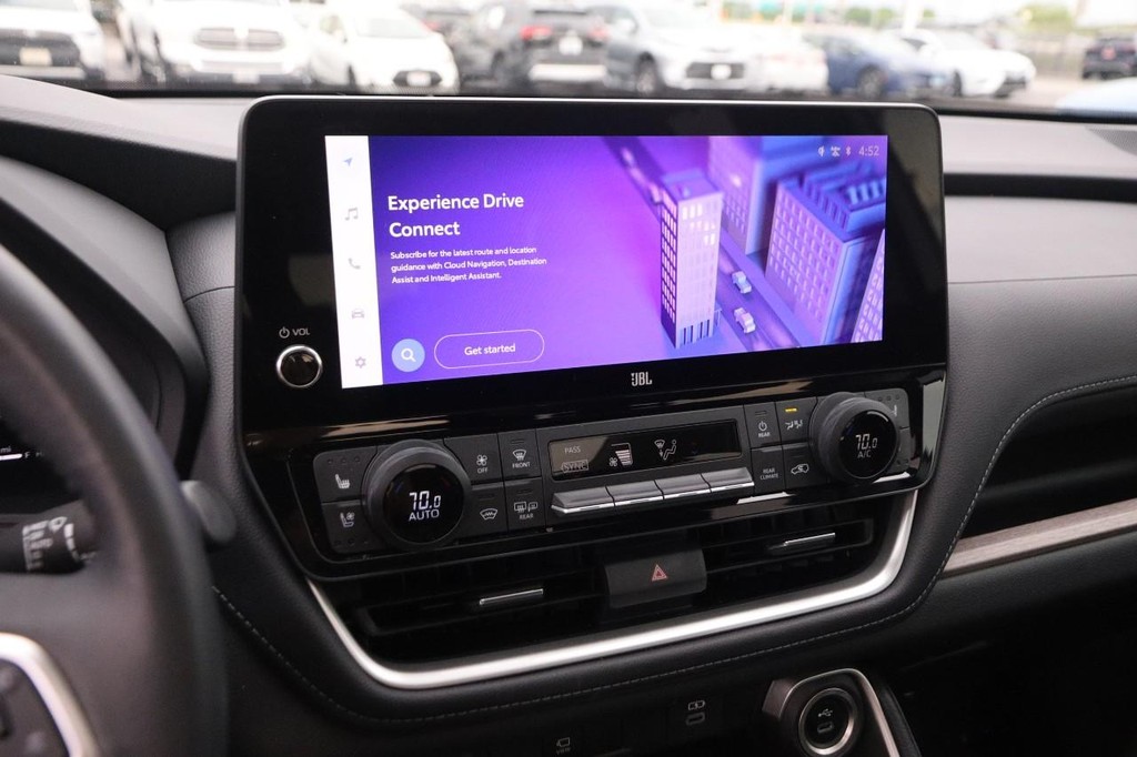 Toyota Grand Highlander Vehicle Full-screen Gallery Image 19