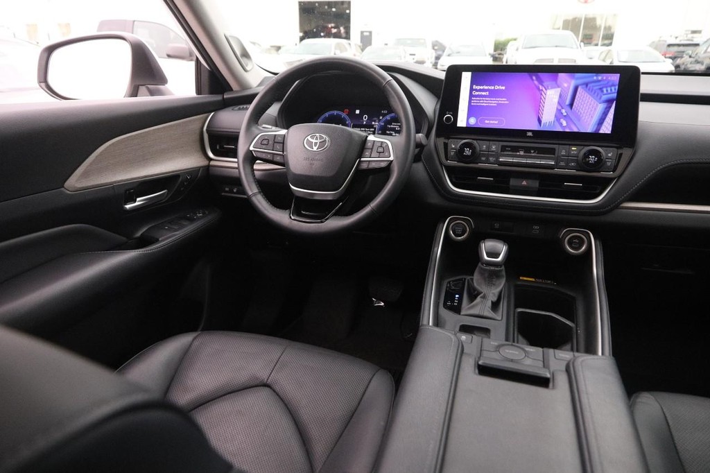 Toyota Grand Highlander Vehicle Full-screen Gallery Image 27