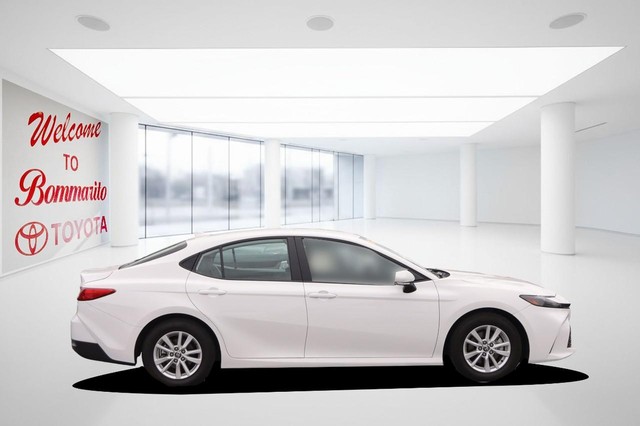 Toyota Camry Vehicle Image 05