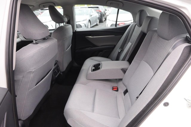 Toyota Camry Vehicle Image 09