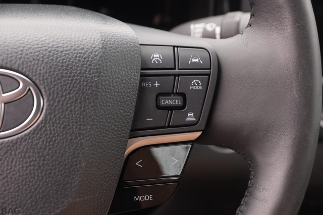 Toyota Camry Vehicle Image 12