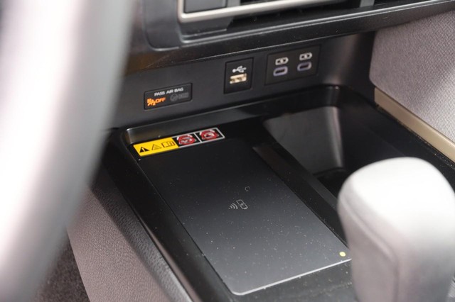 Toyota Camry Vehicle Image 19