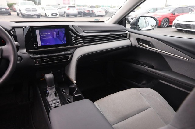 Toyota Camry Vehicle Image 25