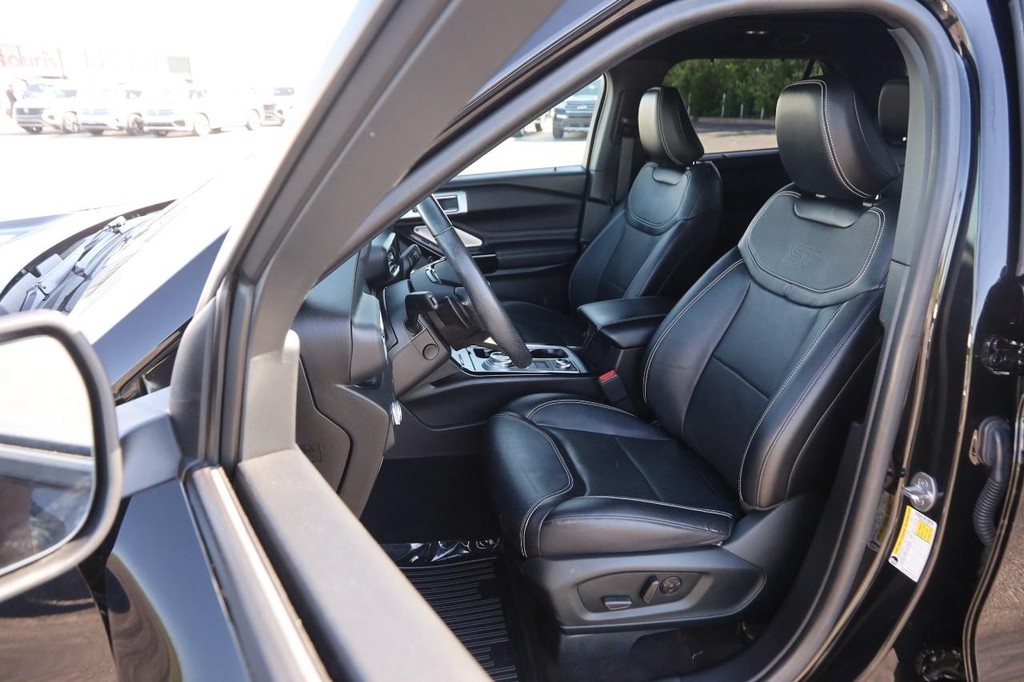 Ford Explorer Vehicle Full-screen Gallery Image 10