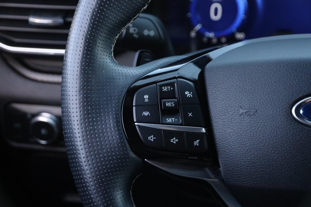 Ford Explorer Vehicle Full-screen Gallery Image 14