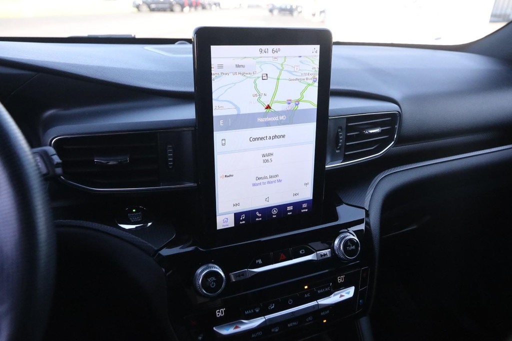 Ford Explorer Vehicle Full-screen Gallery Image 18