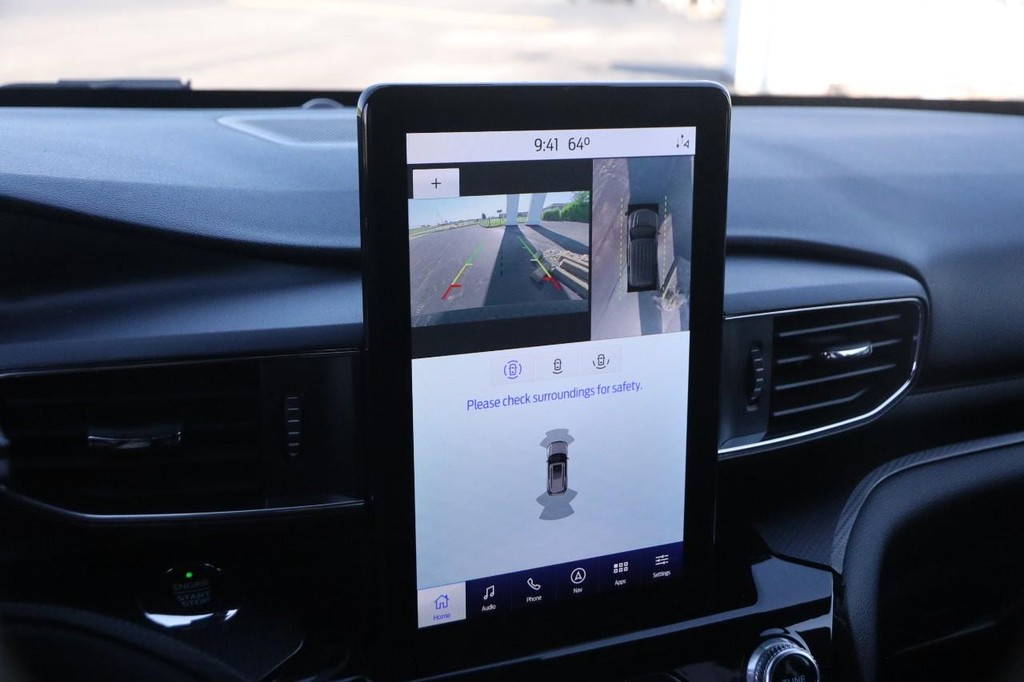 Ford Explorer Vehicle Full-screen Gallery Image 19