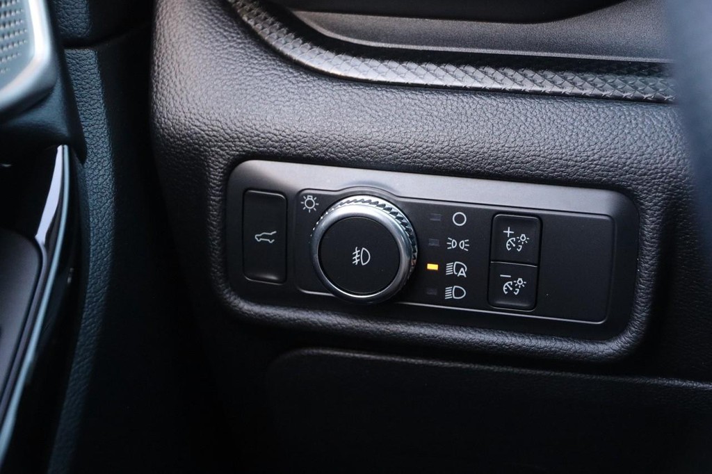 Ford Explorer Vehicle Full-screen Gallery Image 22