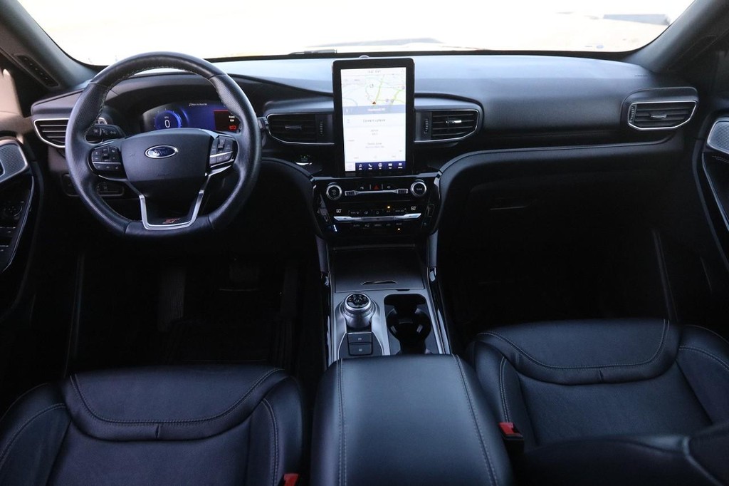 Ford Explorer Vehicle Full-screen Gallery Image 23