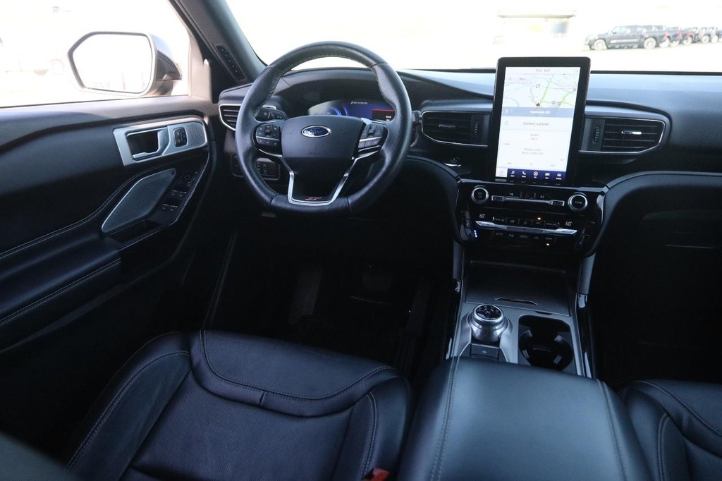 Ford Explorer Vehicle Full-screen Gallery Image 24