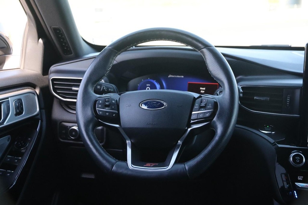 Ford Explorer Vehicle Full-screen Gallery Image 25
