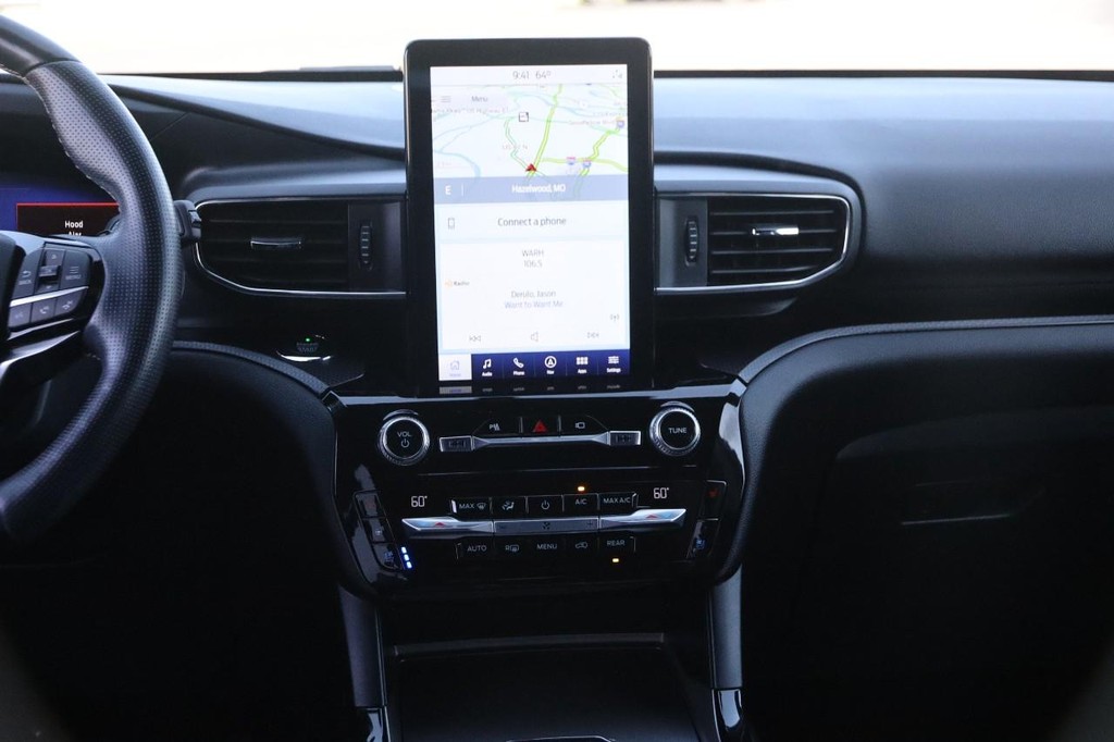 Ford Explorer Vehicle Full-screen Gallery Image 26