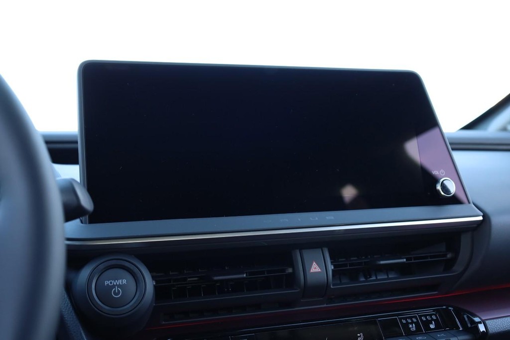Toyota Prius Plug-In Hybrid Vehicle Full-screen Gallery Image 13