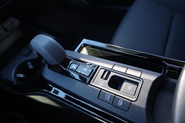 Toyota Prius Plug-In Hybrid Vehicle Image 16