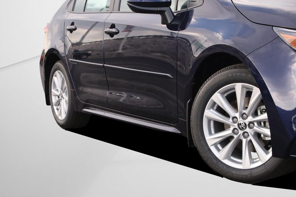 Toyota Corolla Vehicle Full-screen Gallery Image 3