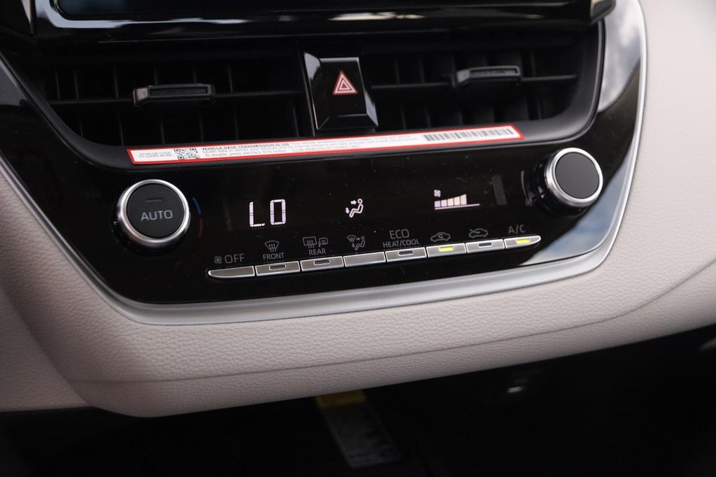 Toyota Corolla Vehicle Full-screen Gallery Image 18