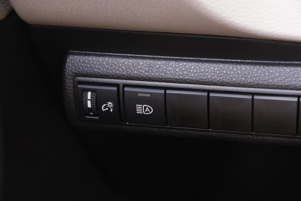 Toyota Corolla Vehicle Full-screen Gallery Image 20