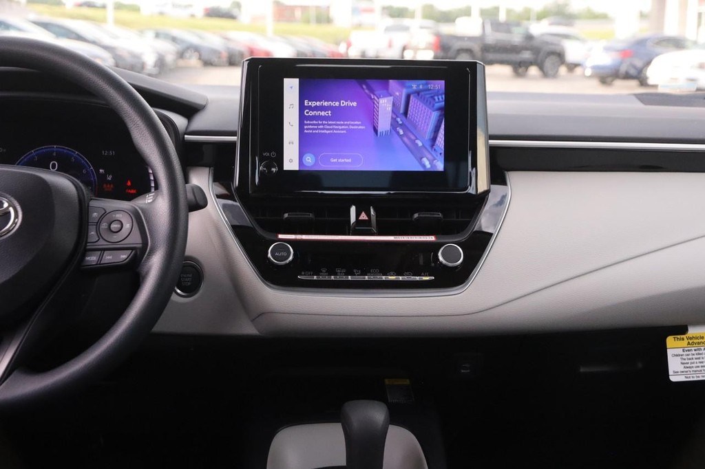 Toyota Corolla Vehicle Full-screen Gallery Image 24