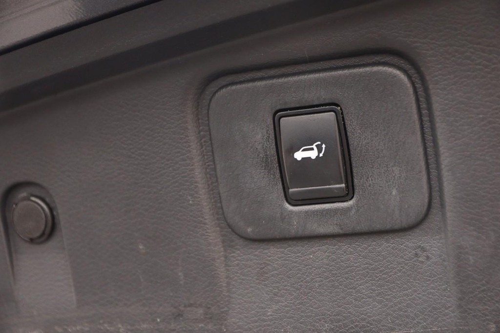 Nissan Murano Vehicle Full-screen Gallery Image 8