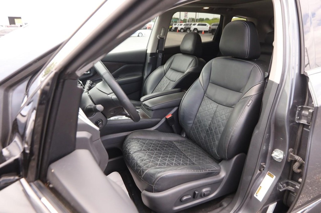Nissan Murano Vehicle Full-screen Gallery Image 10