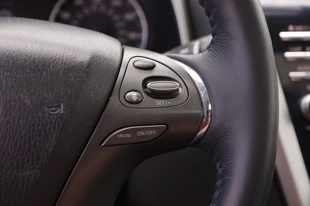 Nissan Murano Vehicle Full-screen Gallery Image 14