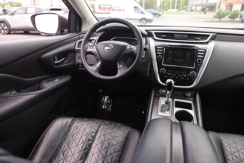 Nissan Murano Vehicle Full-screen Gallery Image 23