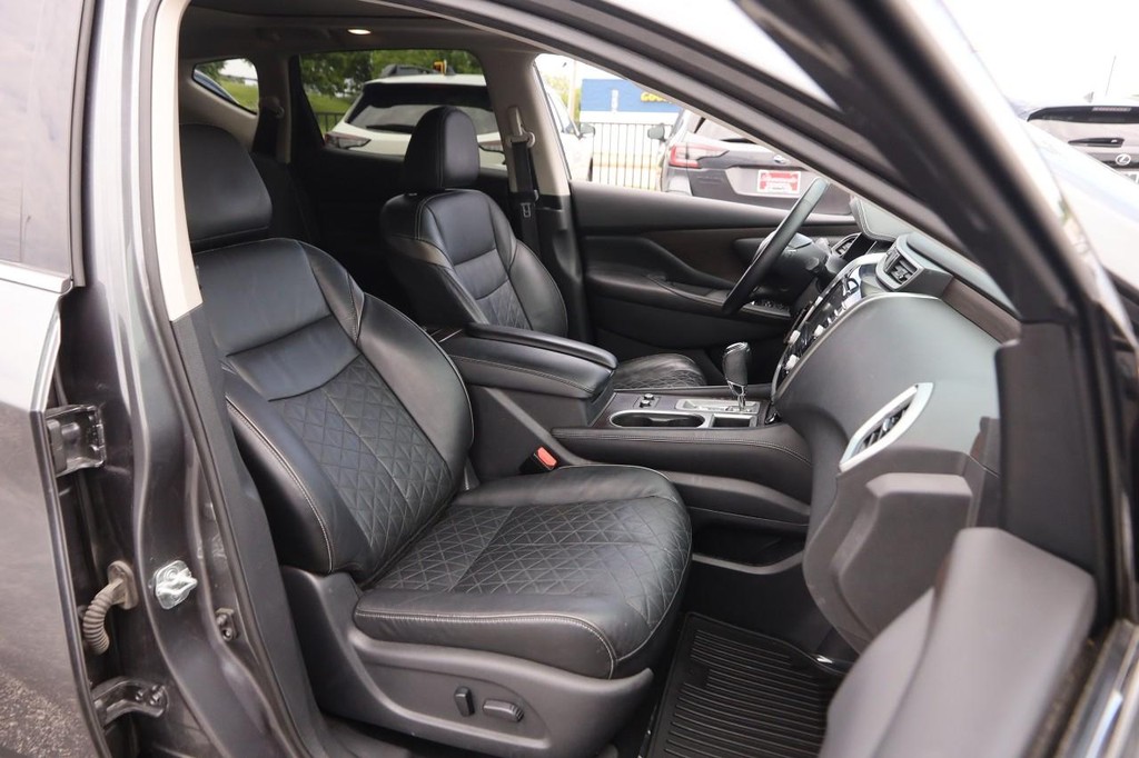 Nissan Murano Vehicle Full-screen Gallery Image 27