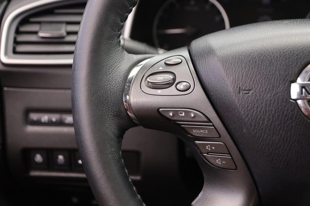 Nissan Murano Vehicle Image 13