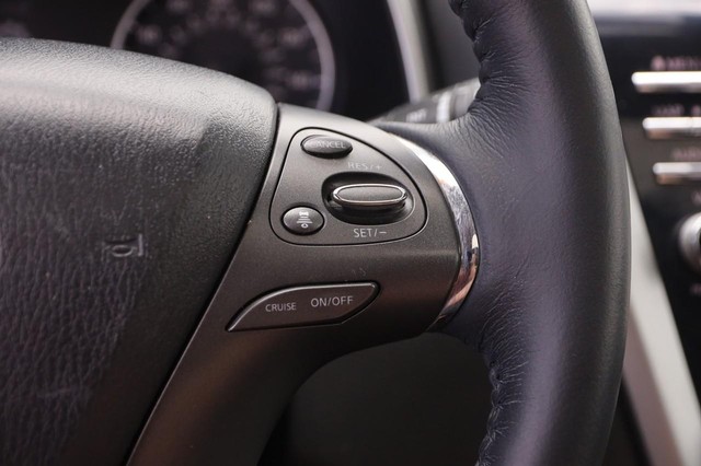 Nissan Murano Vehicle Image 14