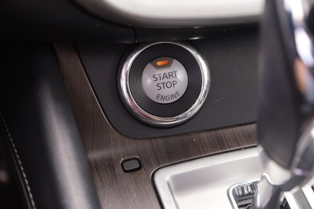Nissan Murano Vehicle Image 16