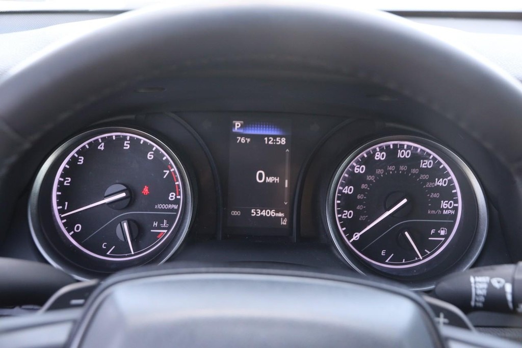 Toyota Camry Vehicle Full-screen Gallery Image 13