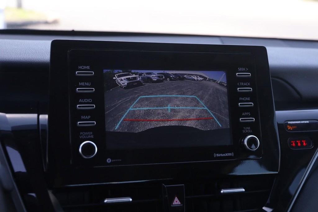 Toyota Camry Vehicle Full-screen Gallery Image 14