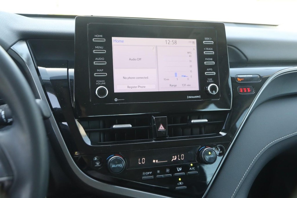 Toyota Camry Vehicle Full-screen Gallery Image 15