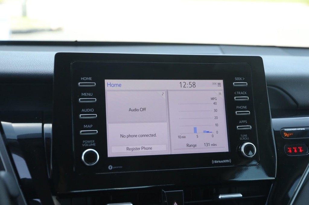 Toyota Camry Vehicle Full-screen Gallery Image 16