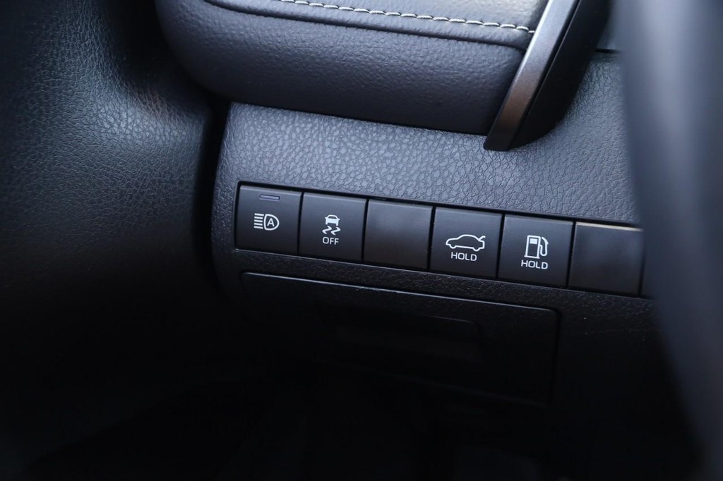 Toyota Camry Vehicle Full-screen Gallery Image 19