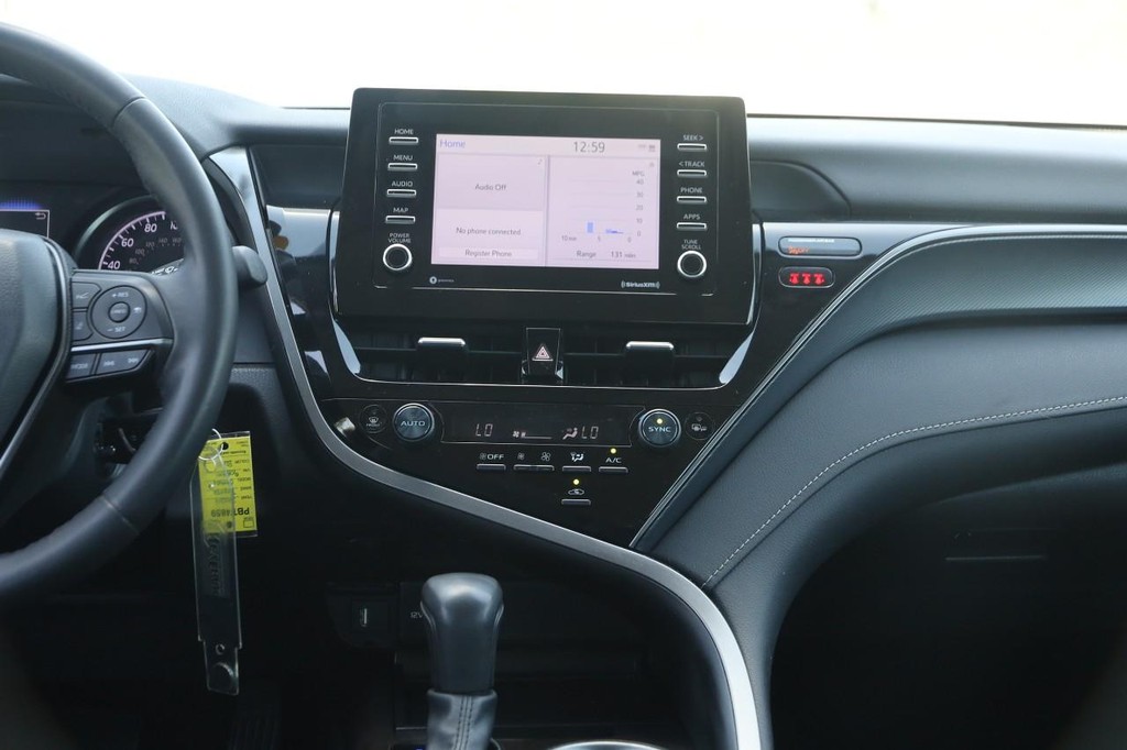 Toyota Camry Vehicle Full-screen Gallery Image 23