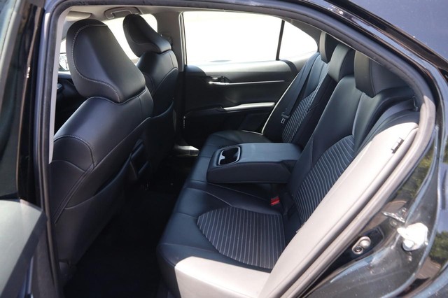 Toyota Camry Vehicle Image 09