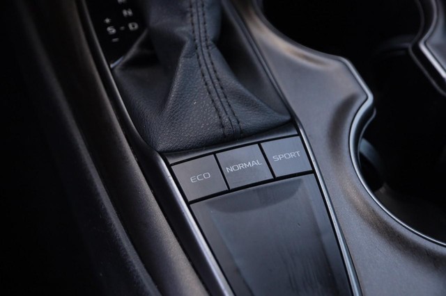 Toyota Camry Vehicle Image 18