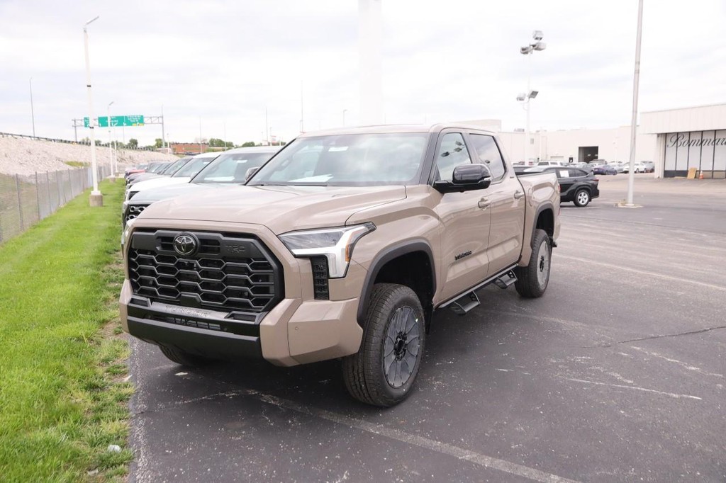 Toyota Tundra 4WD Vehicle Full-screen Gallery Image 4