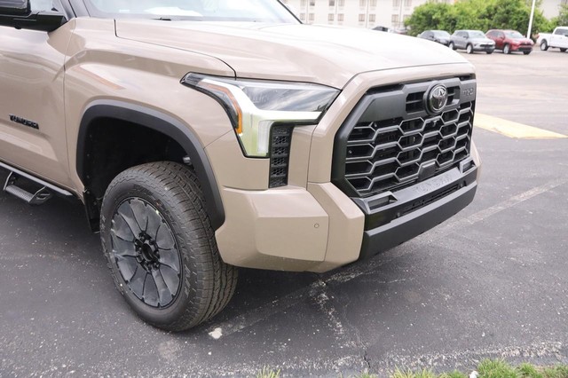 Toyota Tundra 4WD Vehicle Image 02