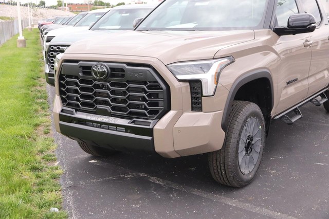 Toyota Tundra 4WD Vehicle Image 05