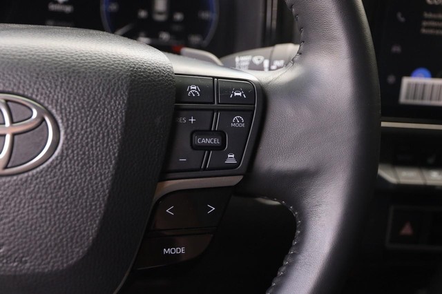 Toyota Camry Vehicle Image 13