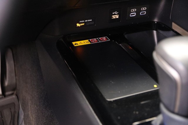 Toyota Camry Vehicle Image 19