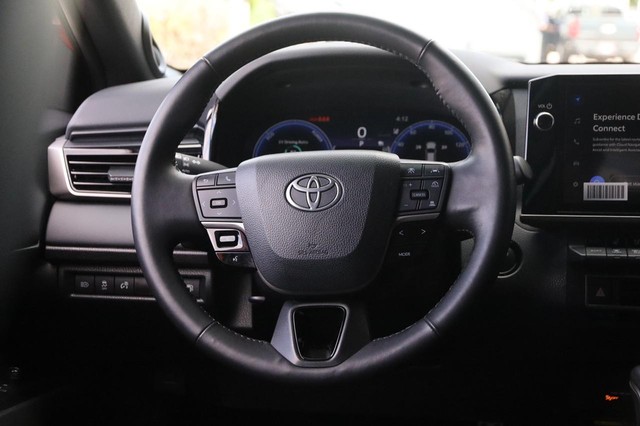Toyota Camry Vehicle Image 24
