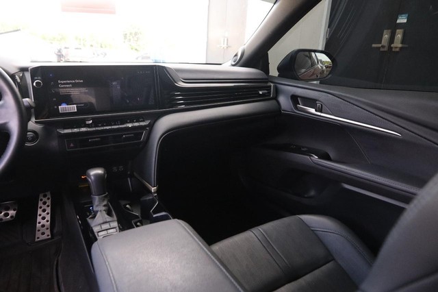 Toyota Camry Vehicle Image 26