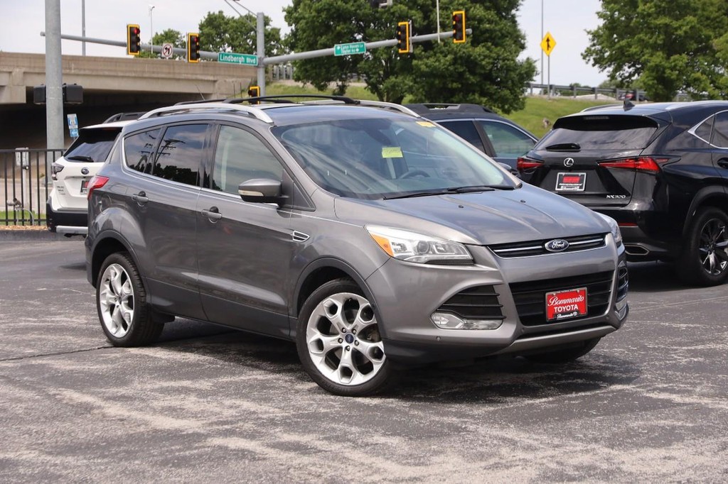 Ford Escape Vehicle Full-screen Gallery Image 02
